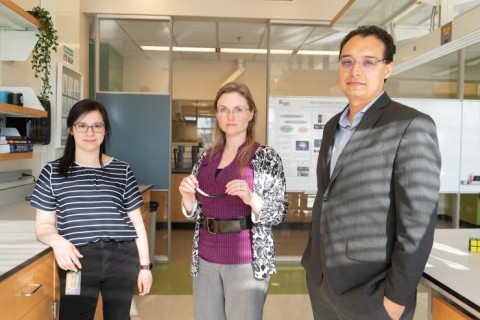 https://neuro.gatech.edu/sites/default/files/Hg_News/Alz.visor_.researchers.jpg https://neuro.gatech.edu/sites/default/files/Hg_News/Alz.visor_.researchers.jpg