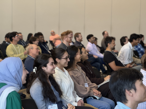 Interface-audience-smiling.png Interface-audience-smiling.png