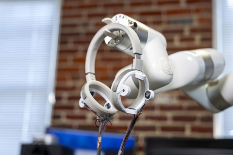 Spherephones headset with a robotic arm
